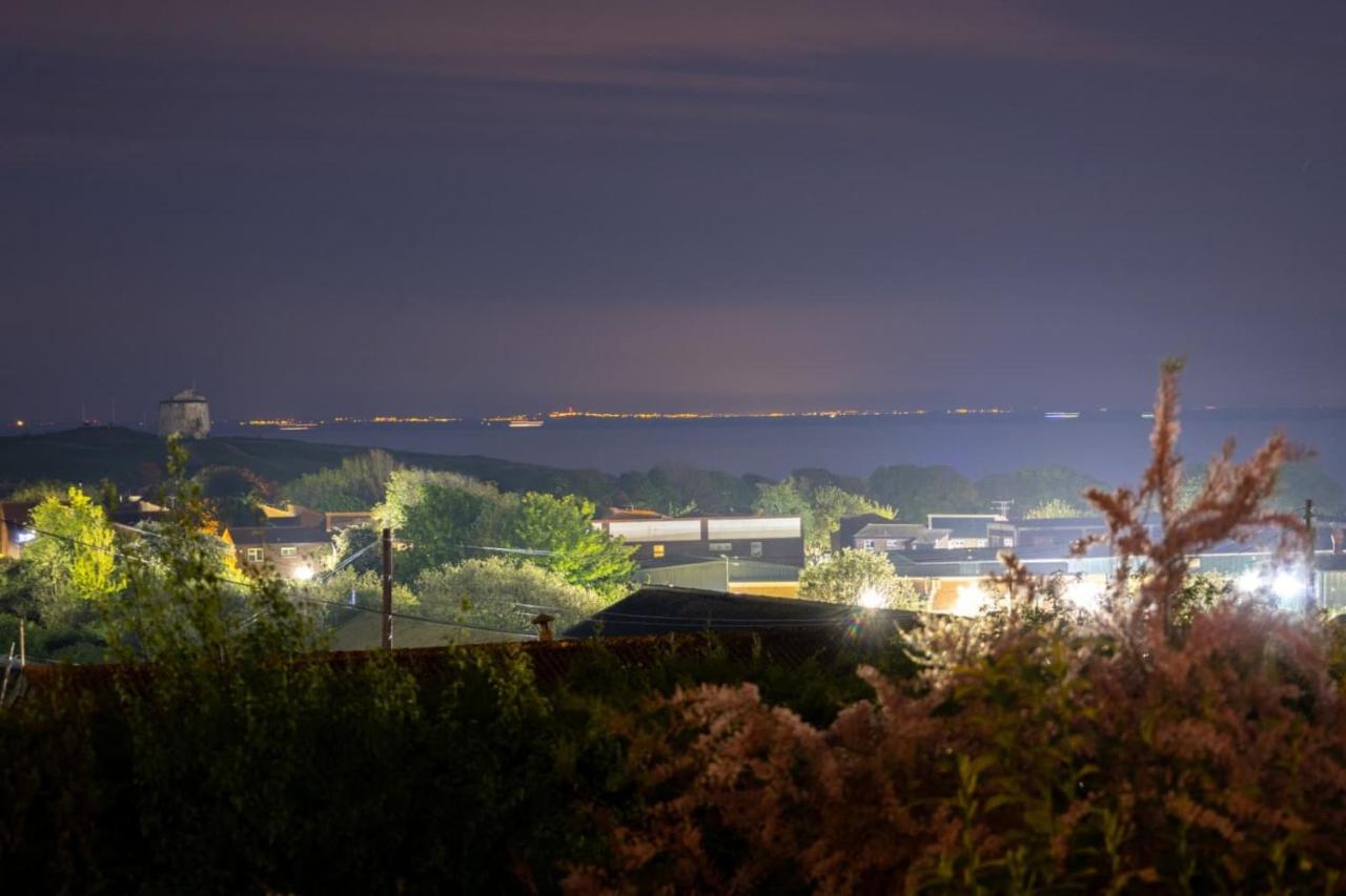 Bijou Annexe, Sea View, Private Entrance & Parking - Folkestone 호텔 외부 사진
