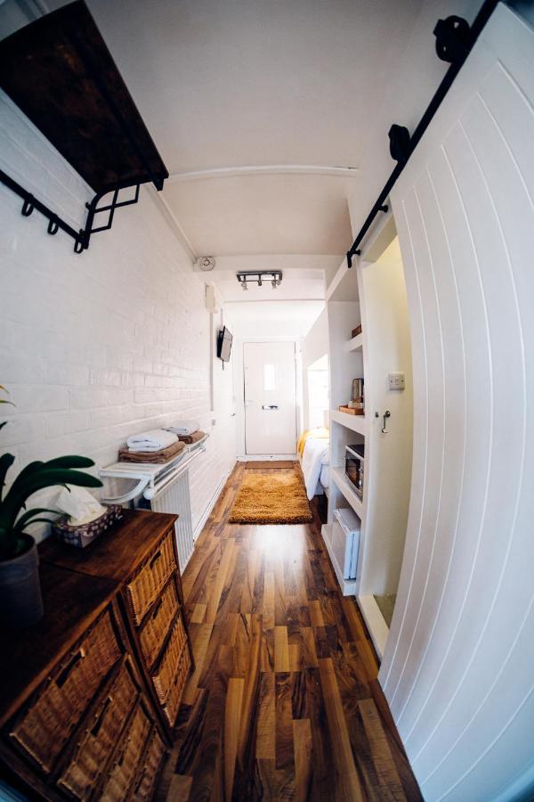 Bijou Annexe, Sea View, Private Entrance & Parking - Folkestone 호텔 외부 사진